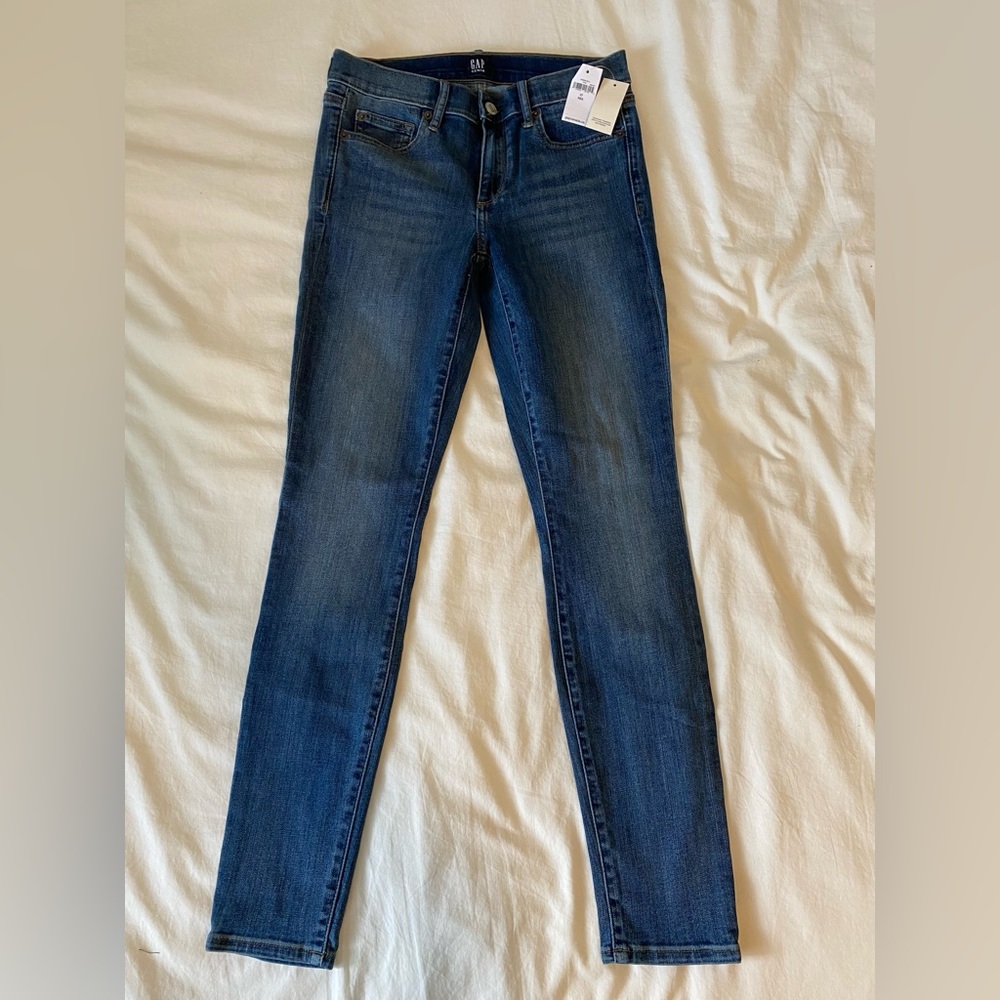Gap True Skinny jeans. Size 27, blue.